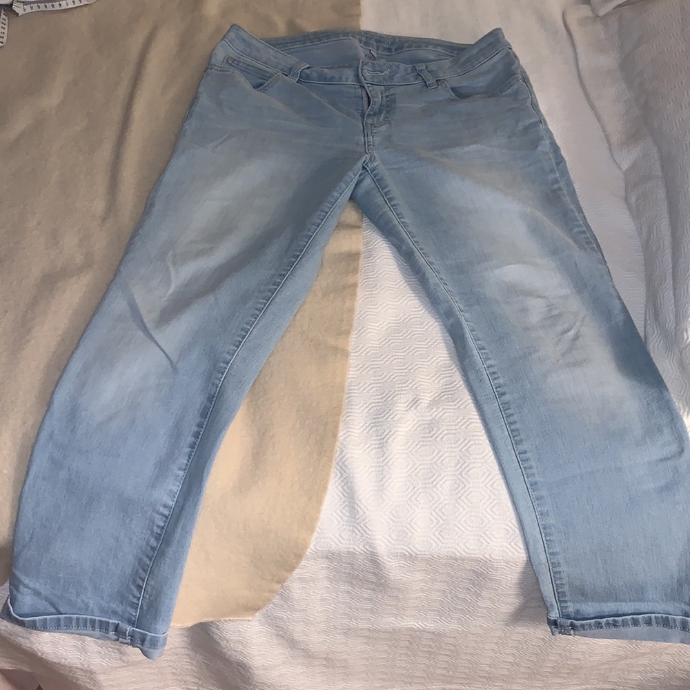 JLo Jean Capris - Picture 8 of 13